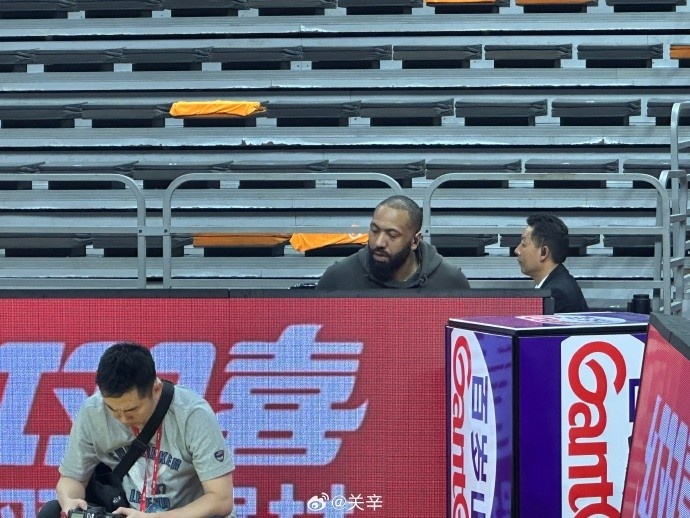 今晚不打？廣東主場迎戰(zhàn)廣廈 吉倫沃特一身便裝現(xiàn)身球館