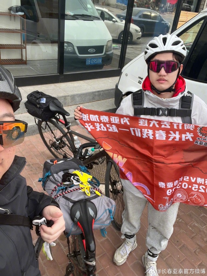 真愛！亞泰球迷7天騎行747公里，將前往大連客場為球隊助威