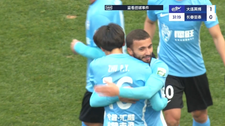19歲朱鵬宇中超處子球！大連英博1-0領先長春亞泰，馬萊萊助攻