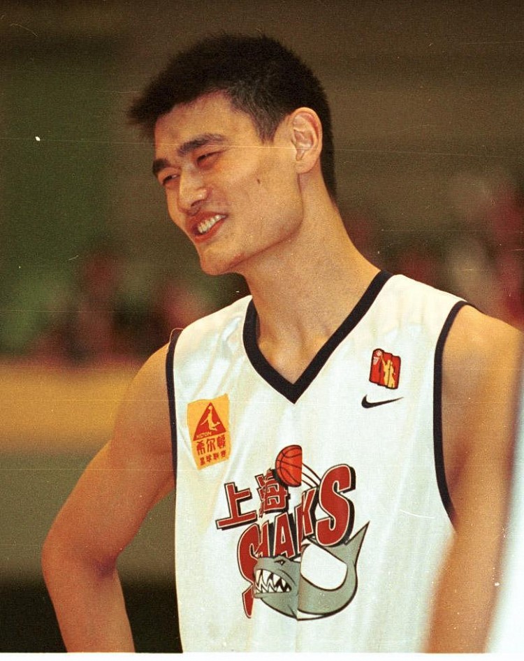 2002年的今天：姚明季后賽砍35分24板大號兩雙 率領上海擊敗吉林