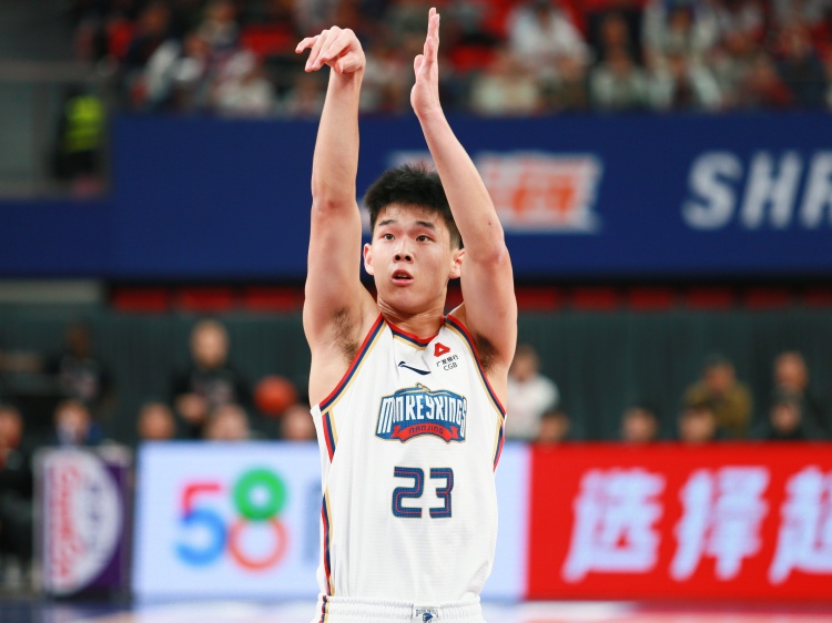 狀態(tài)可以！林葳半場8中5拿到13分1板1助