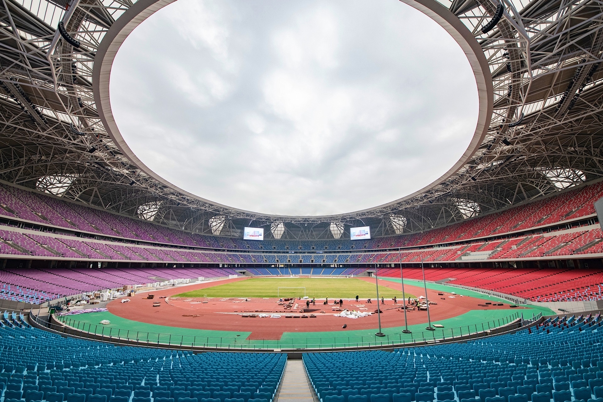 足球報(bào)：6.7萬(wàn)張球票一掃而空 中澳之戰(zhàn)門票收入將突破5000萬(wàn)