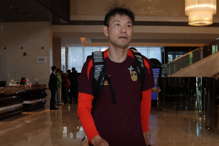 李源一3次助攻位居助攻榜榜首，李璇：再看伊萬發言覺得有種錯亂
