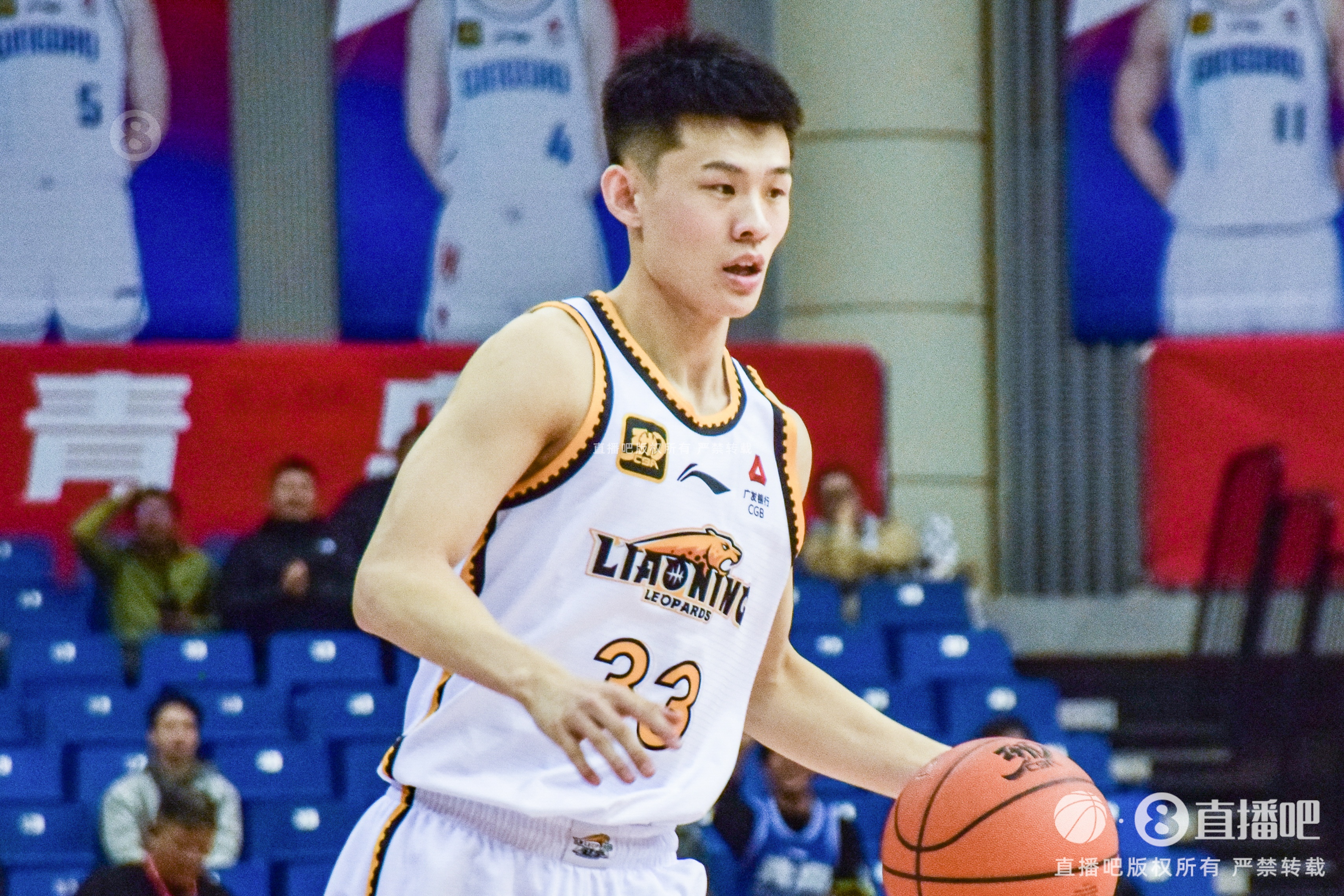 太準了！王嵐嵚半場4記三分球拿下12分2板2助1斷