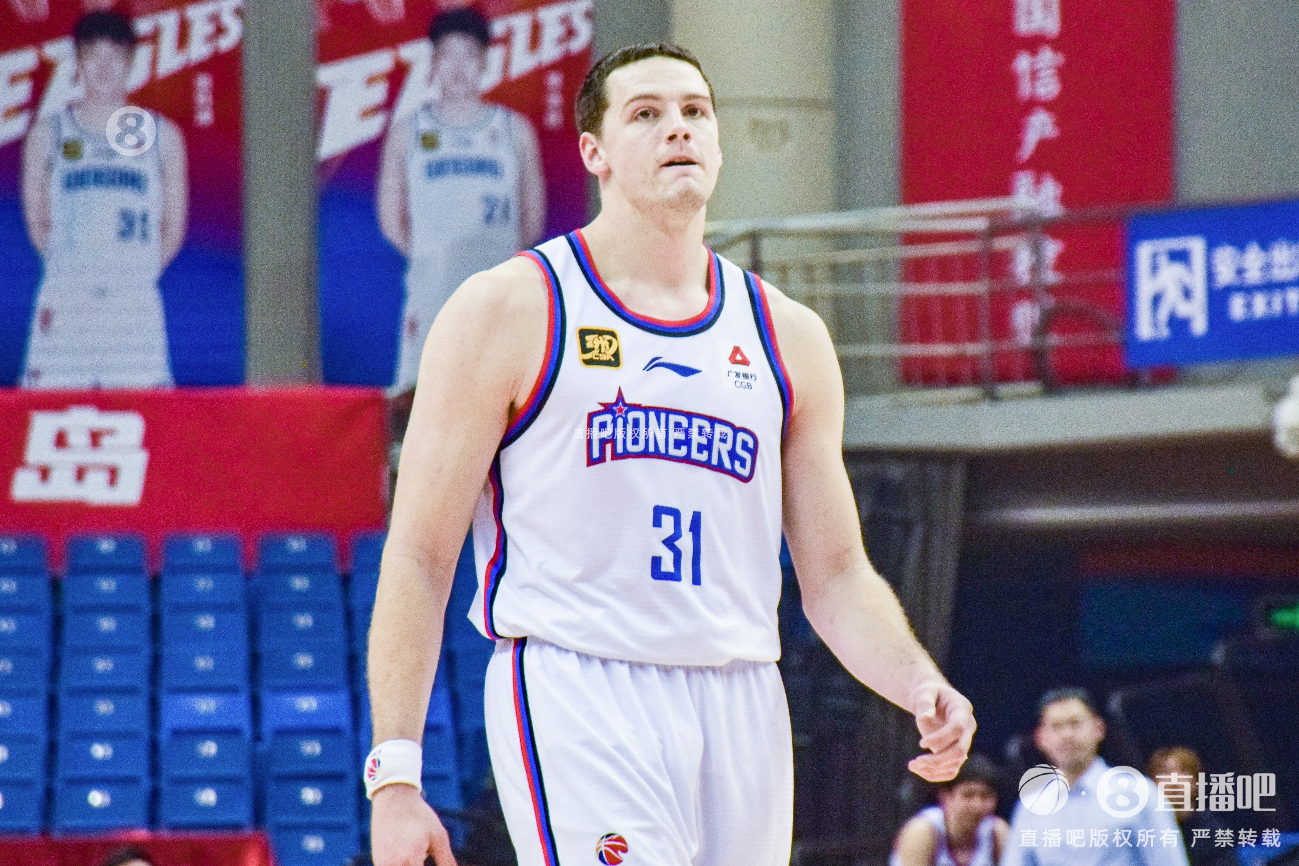 狀態不對勁！大衛-詹姆斯10中3僅拿7分8板4助 4失誤