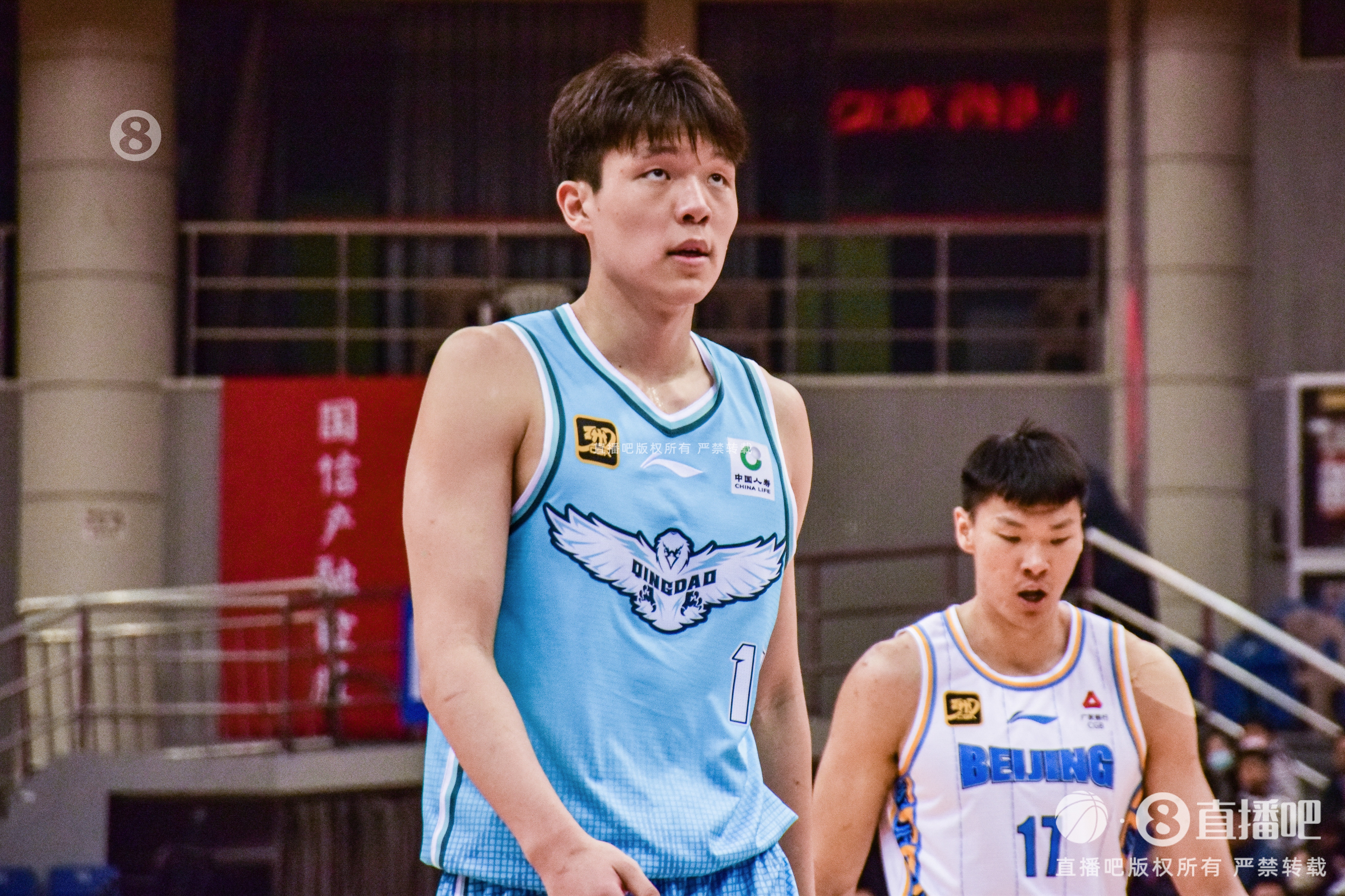內(nèi)線攻防俱佳！楊瀚森半場10分鐘4中3砍9分11板&另有3斷2帽