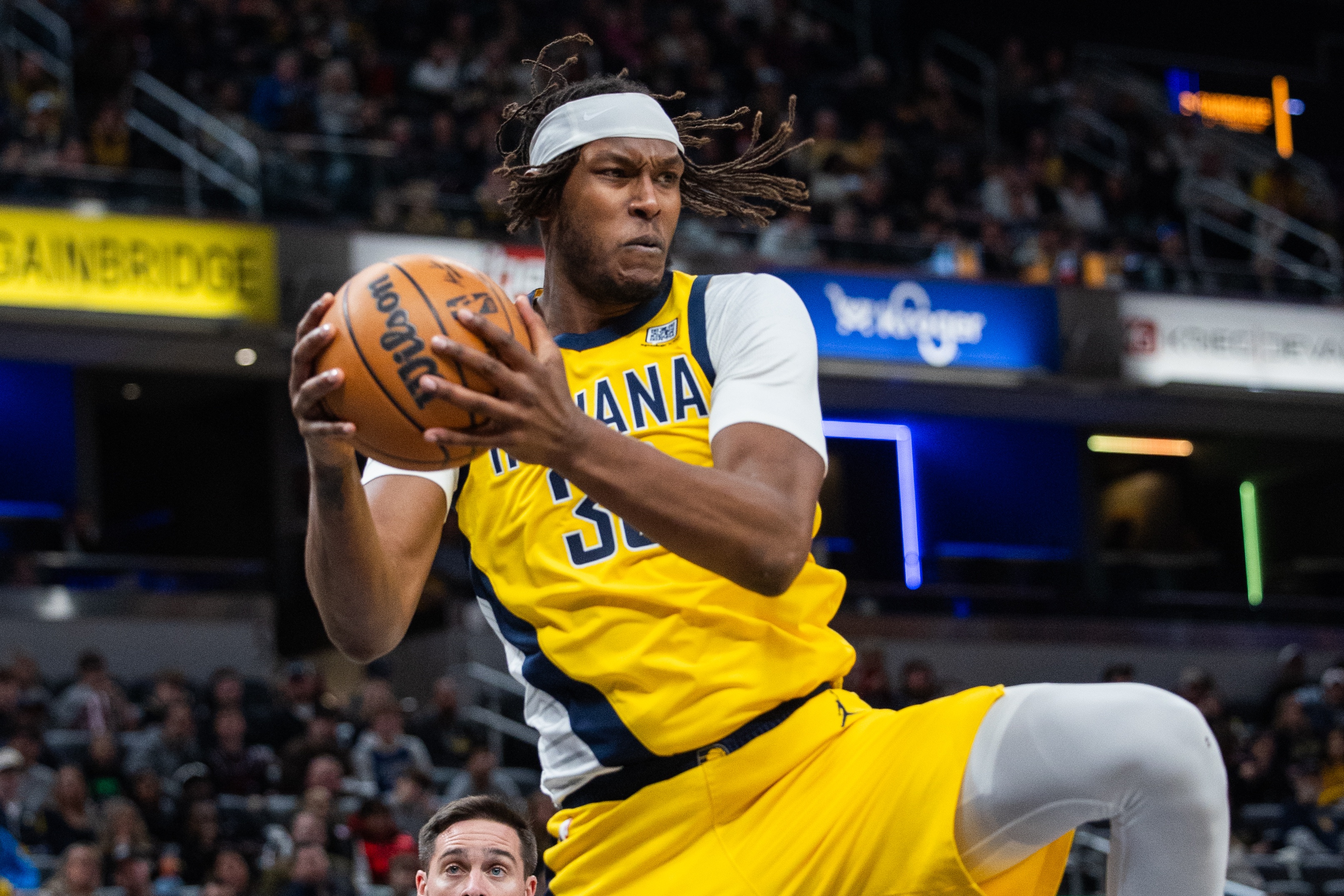 美記：NBA官方正在對步行者與籃網末節發生的沖突進行審查